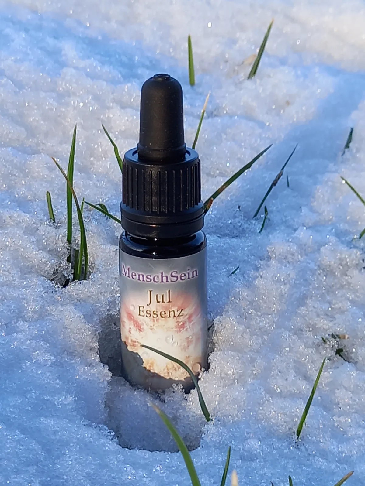 MenschSein Jul-Essenz im Schnee